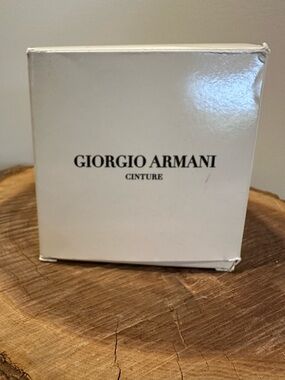 Giorgio Armani Men’s reversible belt.